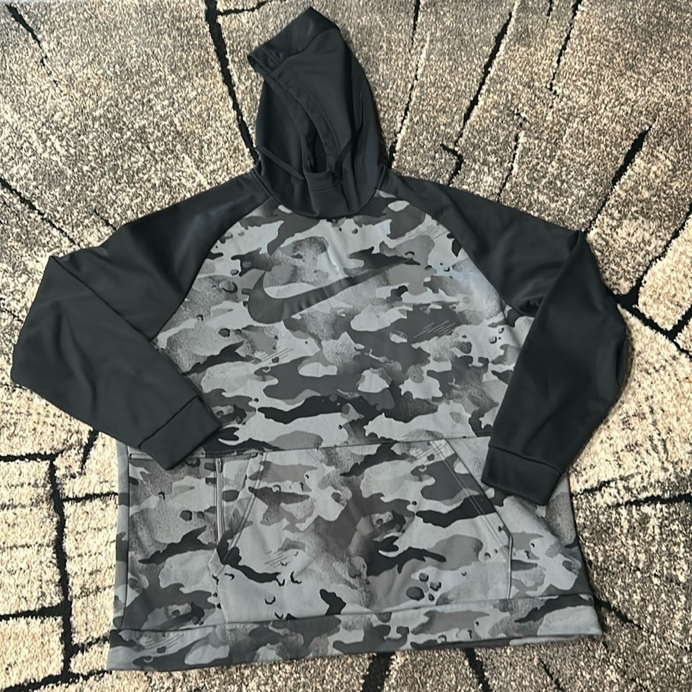 Nike Men’s Dri-fit hooded sweatshirt